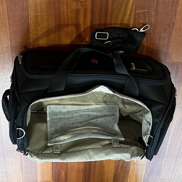 SwissGear Other Swissgear Zurich 48l Brand New Wheeled Duffel Bag